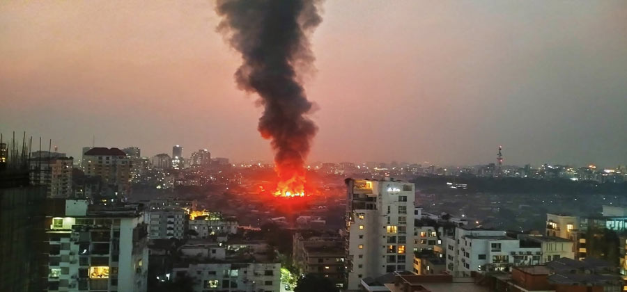 কড়াইল বস্তিতে ভয়াবহ আগুন, নিয়ন্ত্রণে ফায়ার সার্ভিসের ১৬ ইউনিট